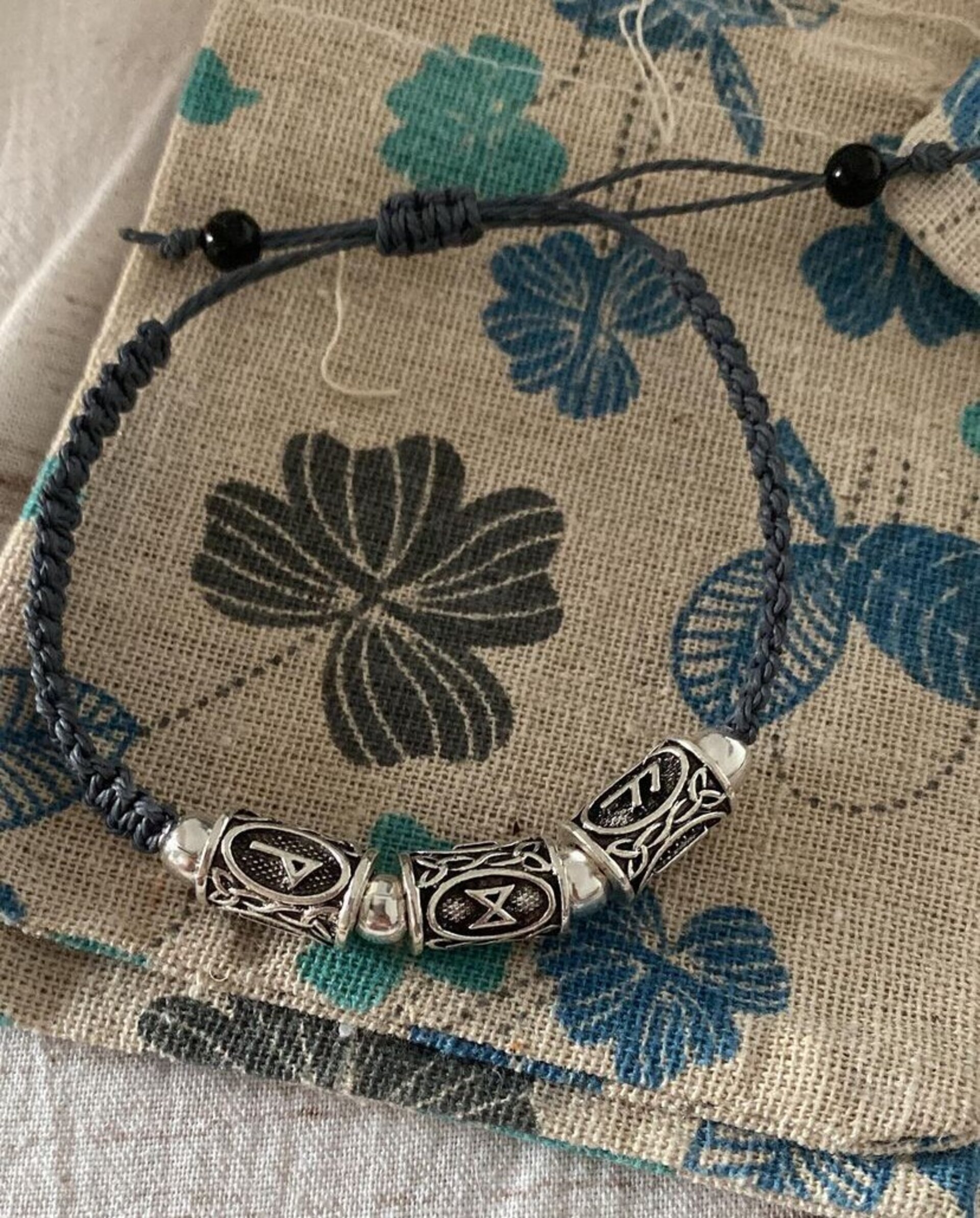 Talismán en pulsera - 1