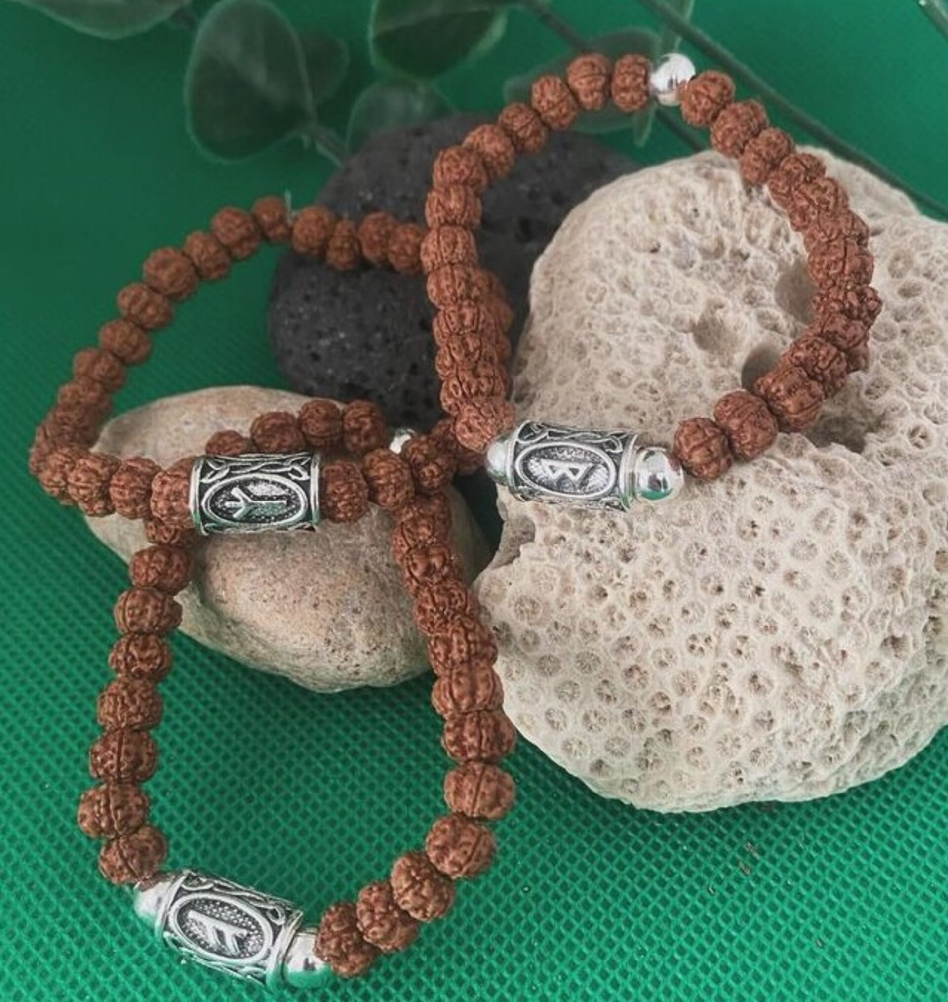 Runas y rudraksha - 1